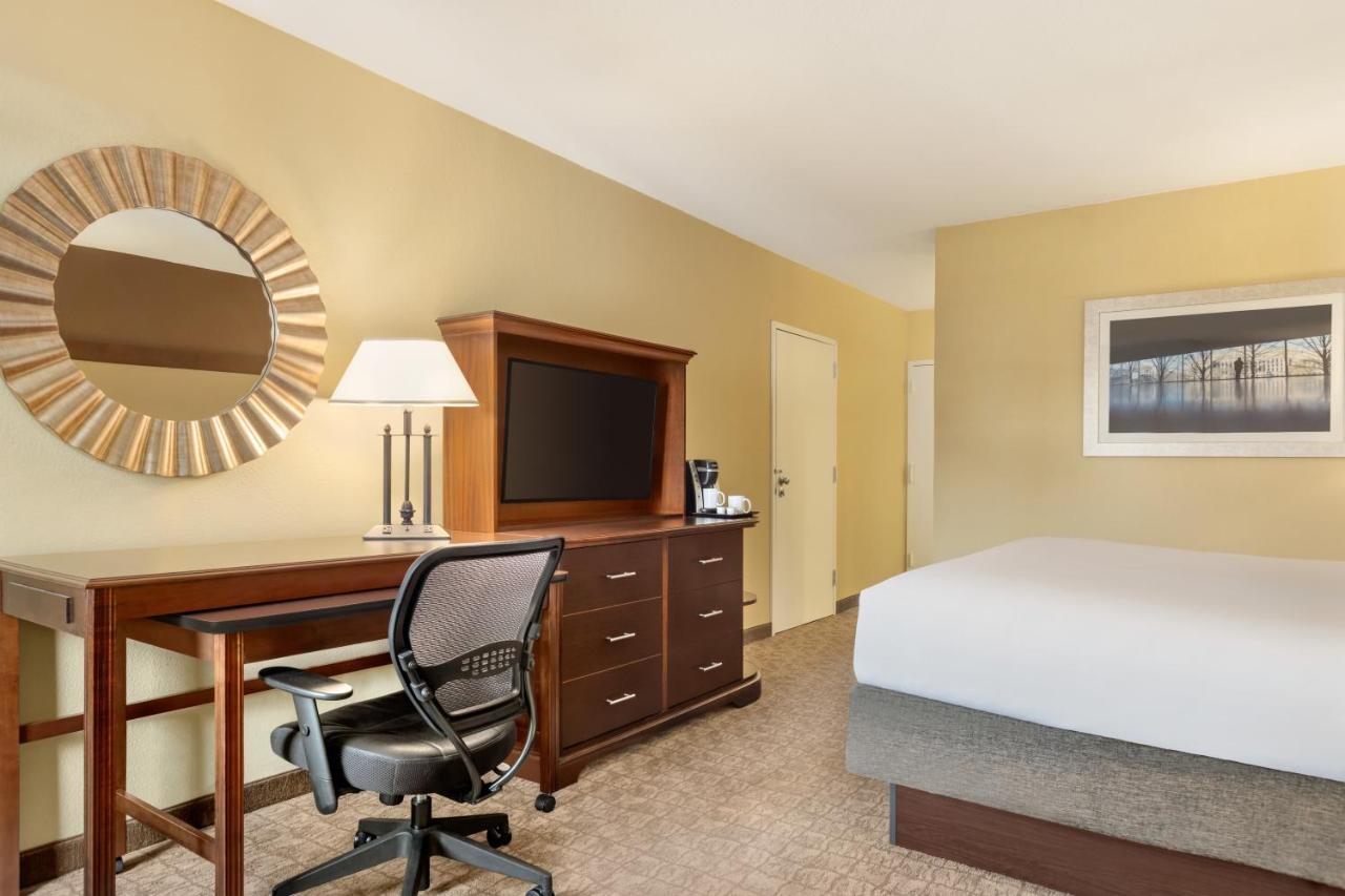 Hotel Crowne Plaza Crystal City-washington, D.c. By Ihg Arlington